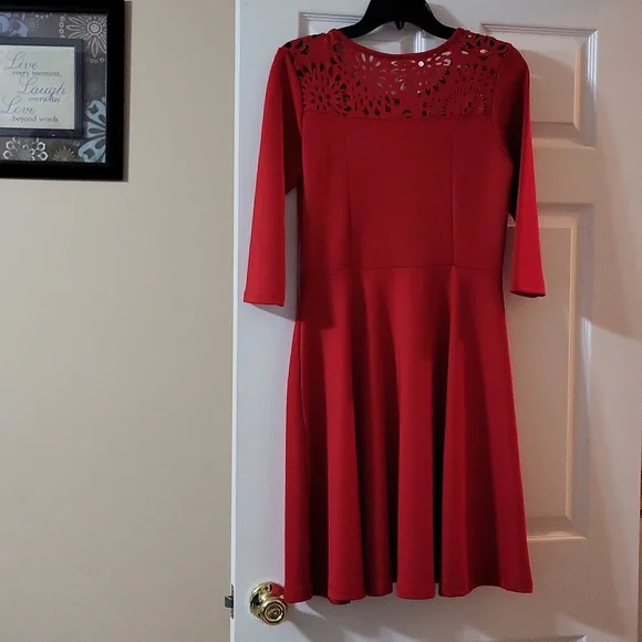 Dress - Picture 3 of 3